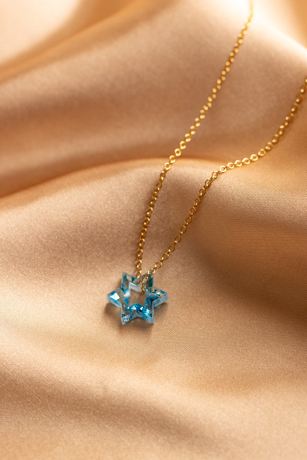 Petite Floating Magen Necklace Blue Fleck