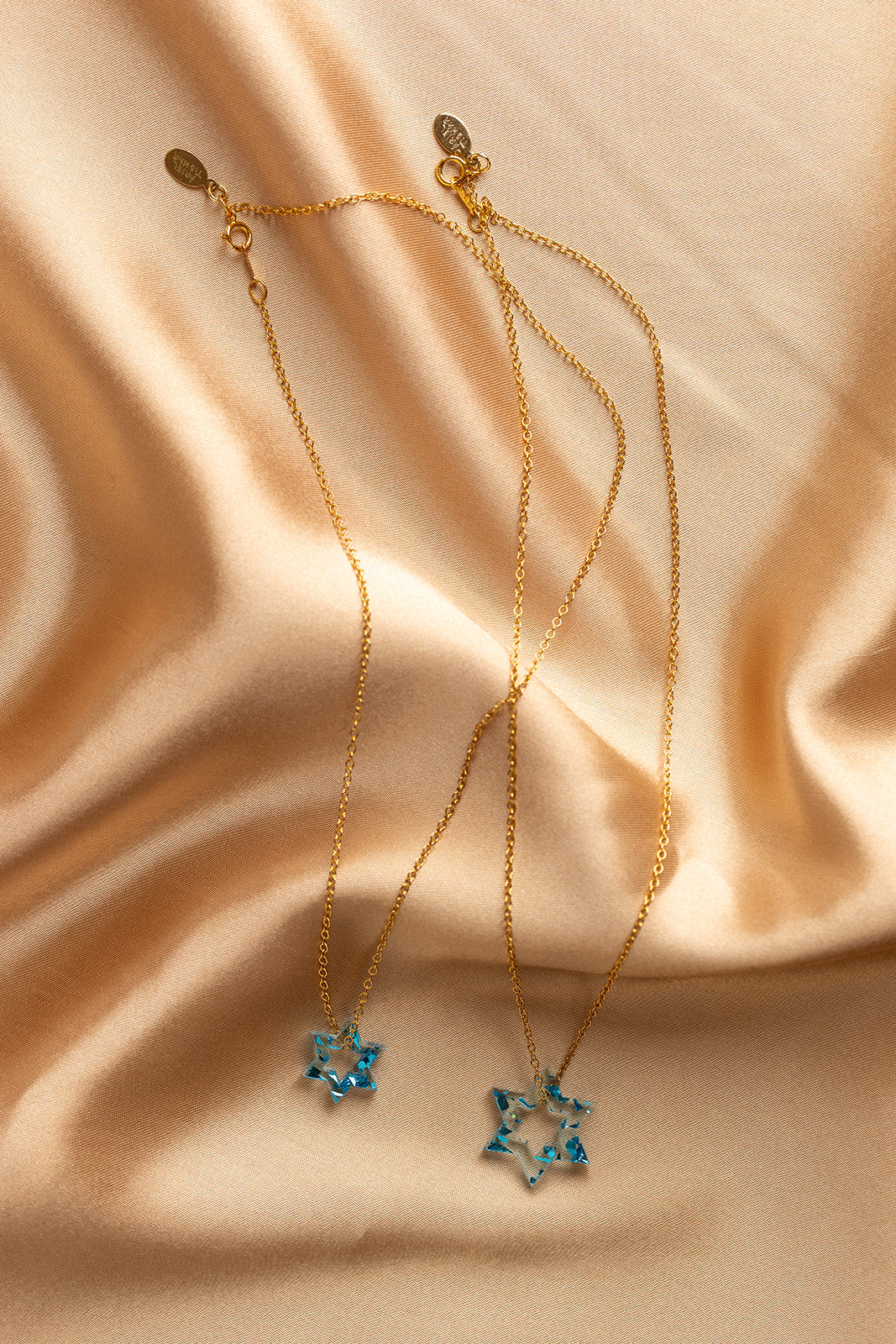 Petite Floating Magen Necklace Blue Fleck