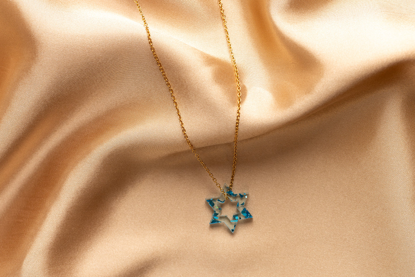 Petite Floating Magen Necklace Blue Fleck