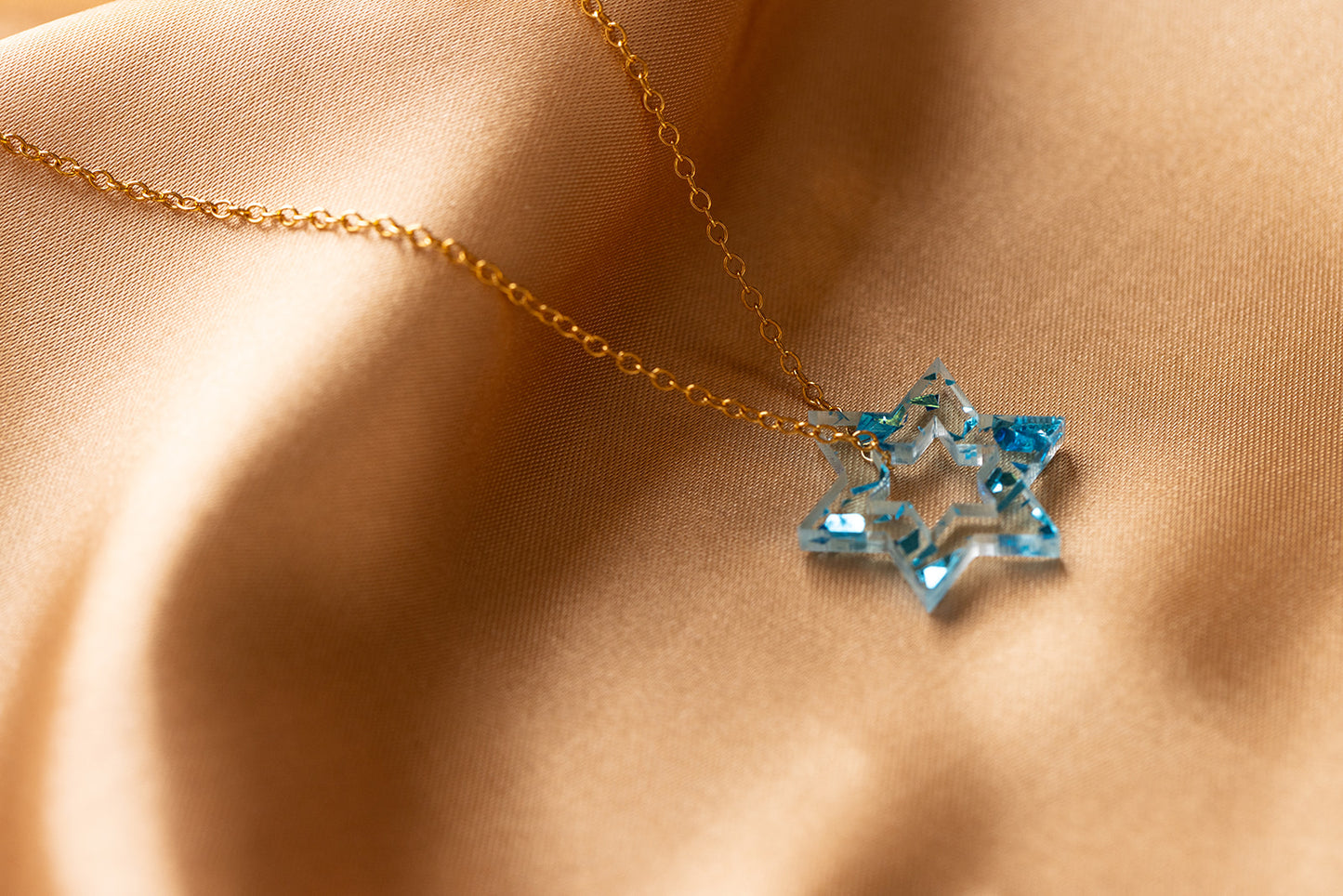 Petite Floating Magen Necklace Blue Fleck