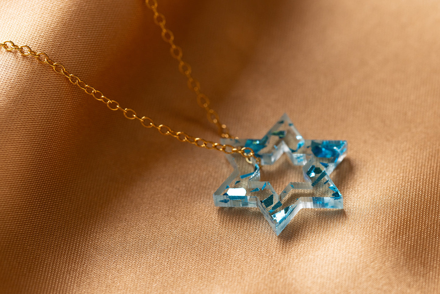 Petite Floating Magen Necklace Blue Fleck