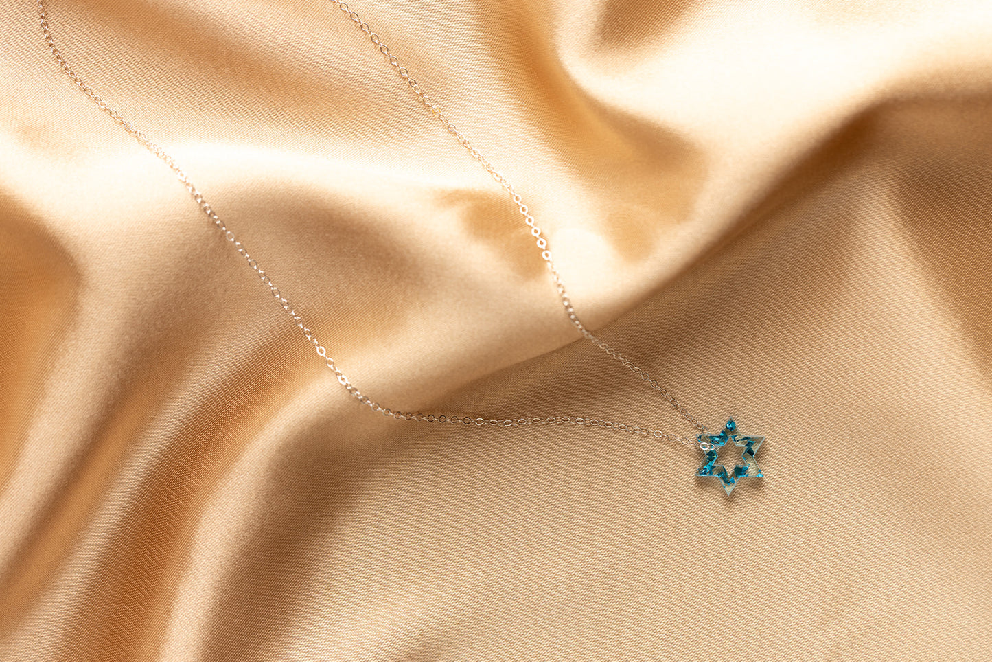 Petite Floating Magen Necklace Blue Fleck