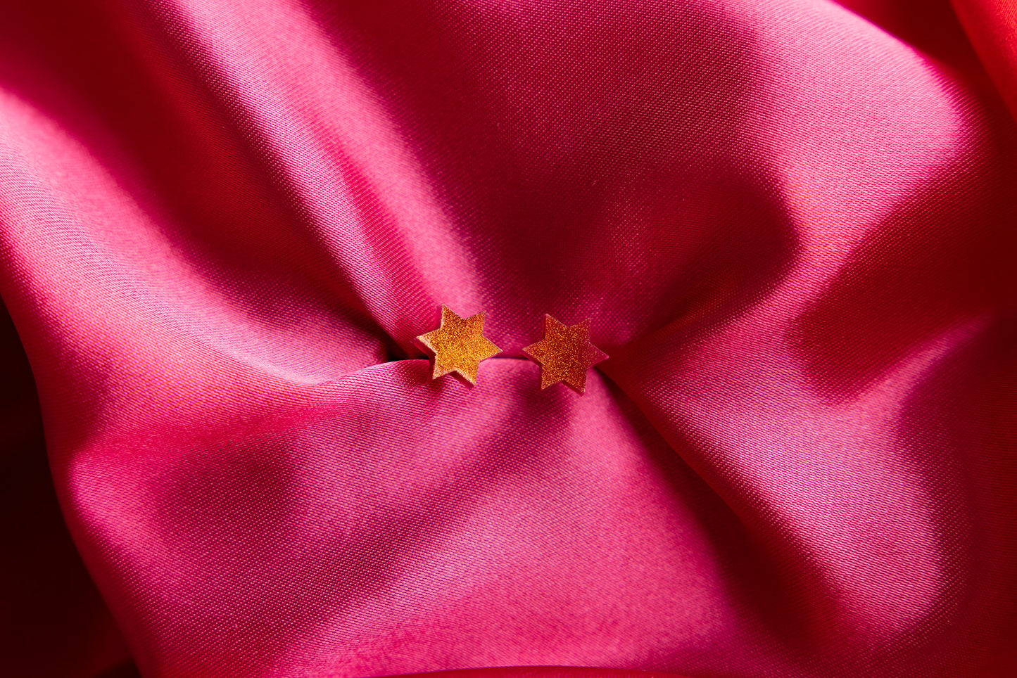Mini Magen Studs - Sangria