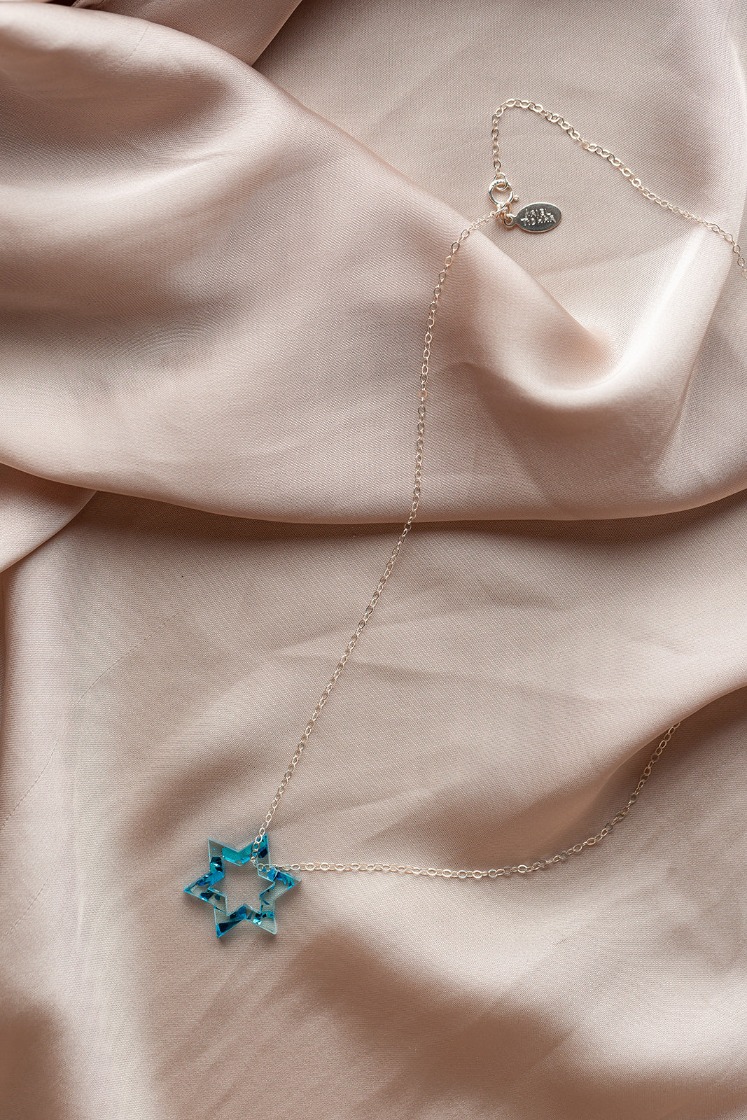 Petite Floating Magen Necklace Blue Fleck