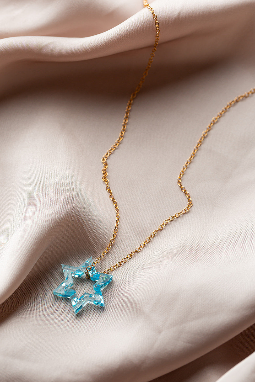 Petite Floating Magen Necklace Blue Fleck