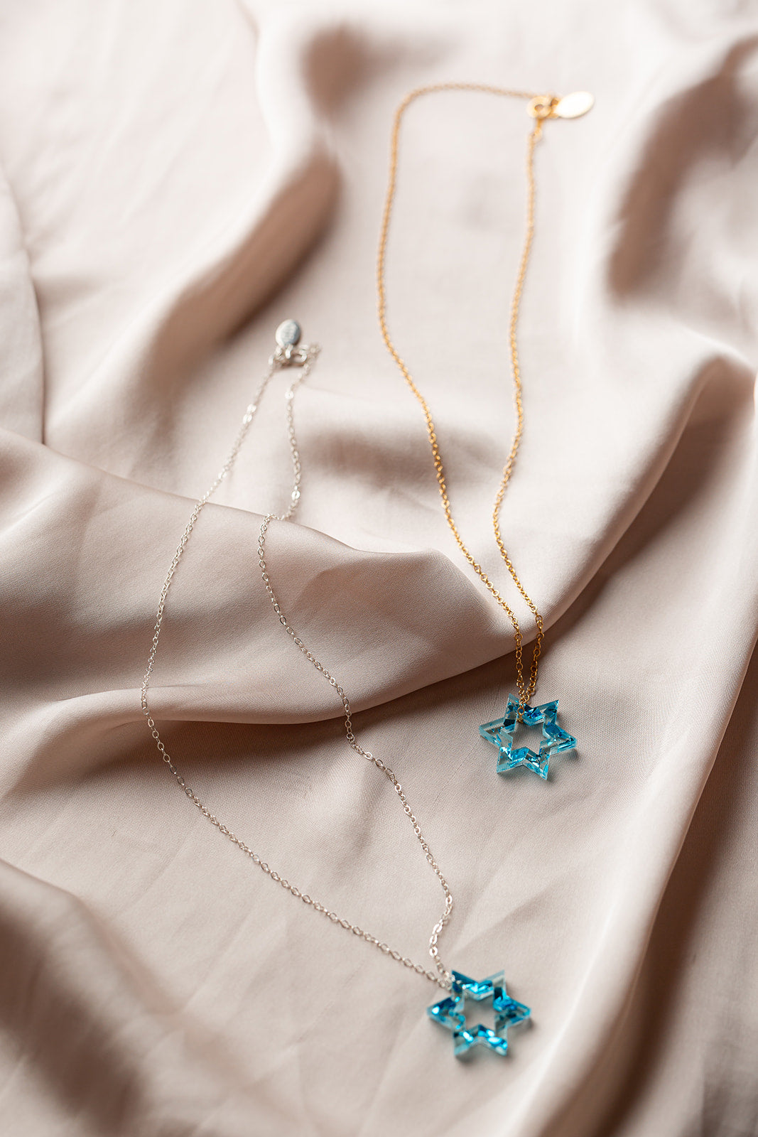 Petite Floating Magen Necklace Blue Fleck