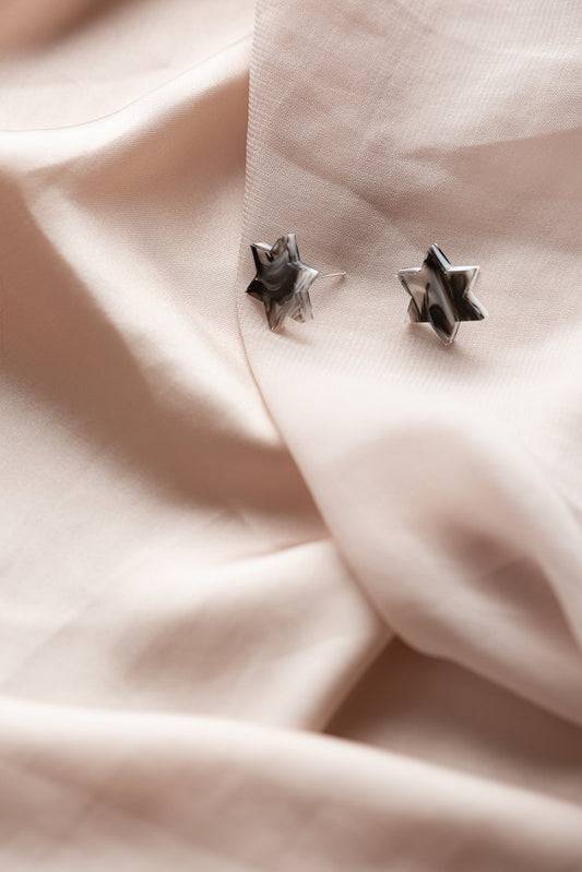 Retro Magen Studs - Black & White Smoke